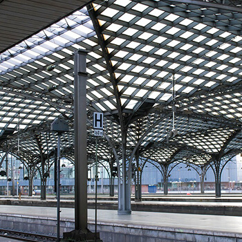 Najlepsze Gry z Japonii: Odkryj Magię Japońskiej Kinematografii i Game Designu